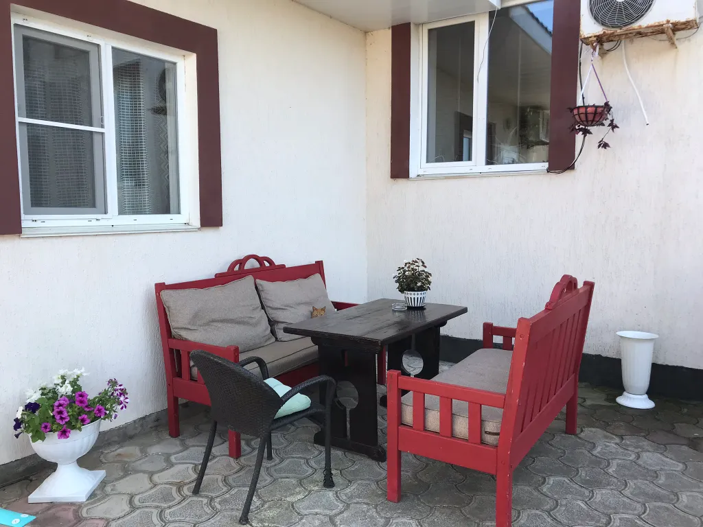 Четырёхместный номер, с видом во двор