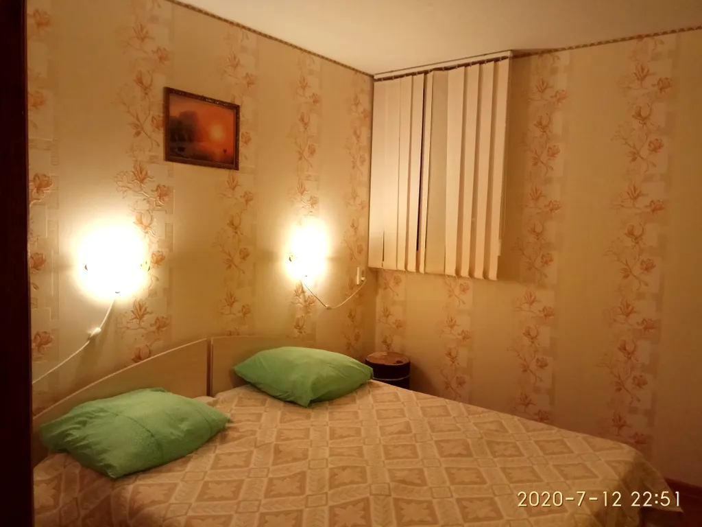 Просторная комната с кондиционером в частном доме