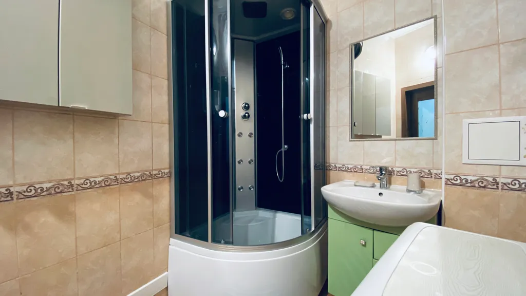 Просторная квартира с лоджией на площади Революции