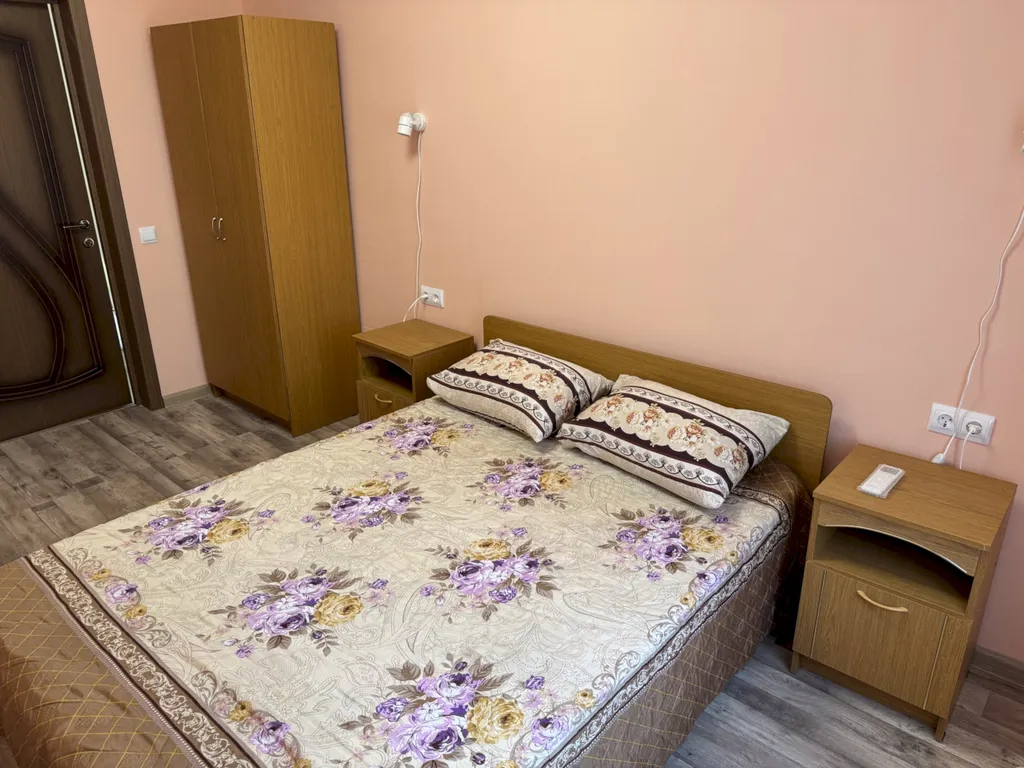 Четырёхкомнатный дом с двориком и мангалом – центр