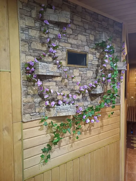 Уютный домик с баней, камином и террасой возле пруда