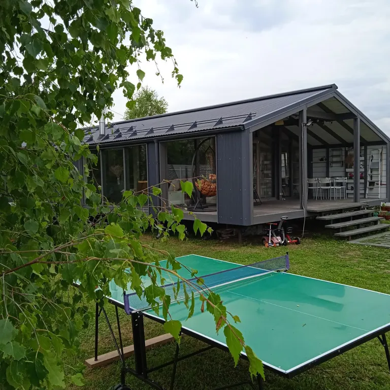 Просторный дом с баней и игровой зоной для детей