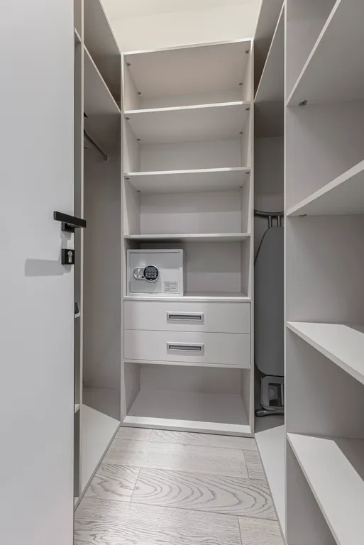 Двухуровневый апартамент на последнем этаже с видом на город и реку