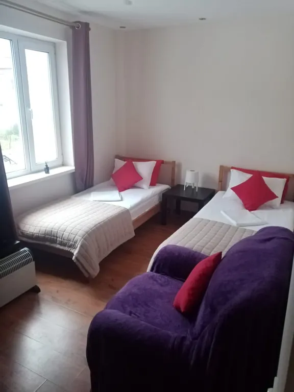 Уютный дом на берегу реки