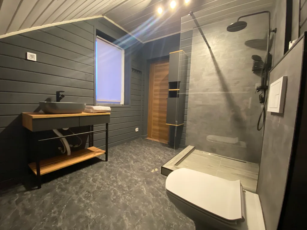 Дом с баней и Сибирским чаном у леса и озера