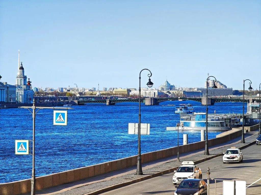 Квартира 2-комнатная квартира с балконом и панорамным видом на центральную акваторию Невы — Санкт-Петербург