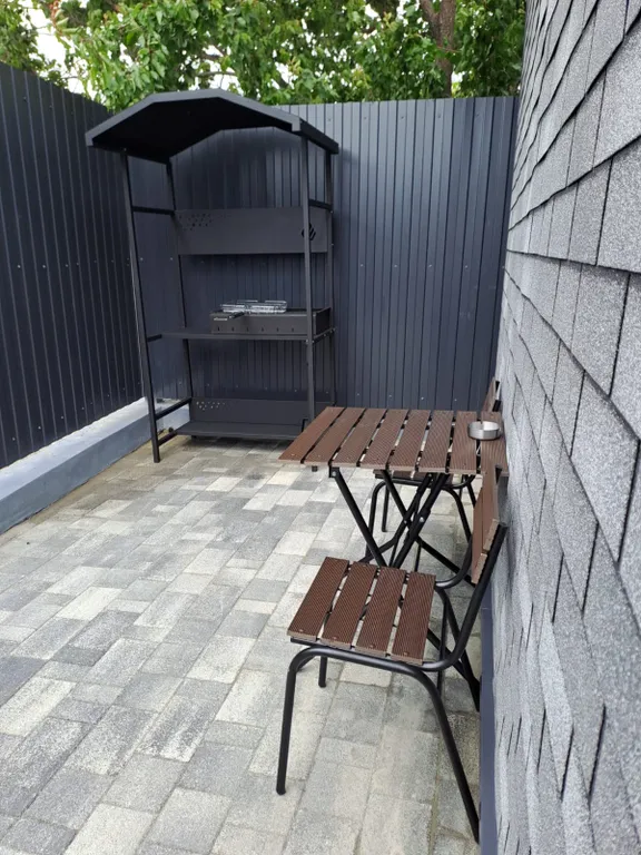 Уютный домик с бассейном среди гор недалеко от моря