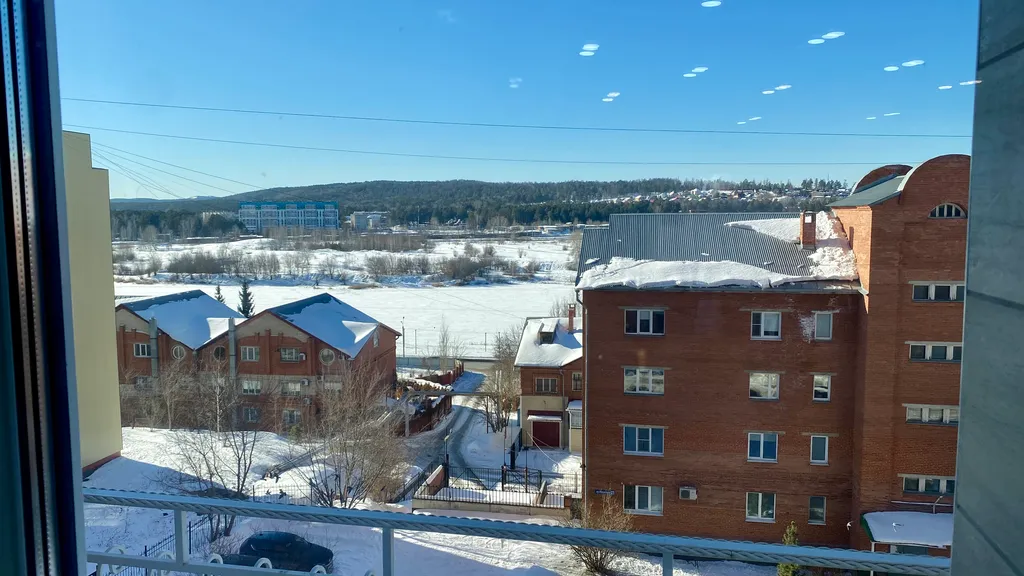 Ваш оазис спокойствия с видом на реку и горы в центре городской жизни