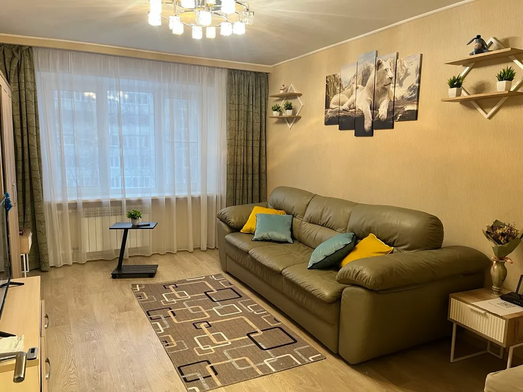 Большая тёплая уютная квартира с тремя отдельными комнатами и лоджией