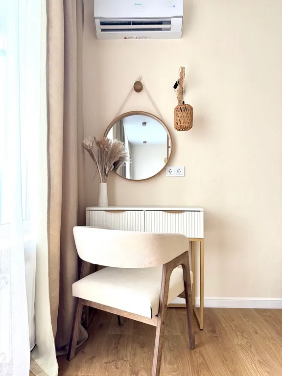 Студия бохо у набережной, с сауной, массажным креслом, проектором