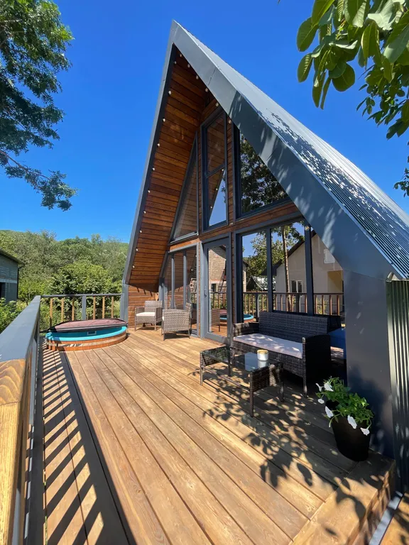 Коттедж А-Фрейм Морской в новом уютном Глэмпинге в окружении гор. Море, пляж. — аренда посуточно в Береговое