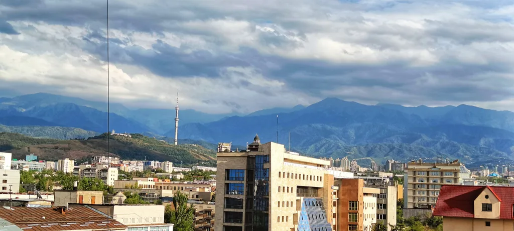 Студия с видом на горы в самом центре