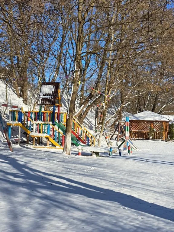 Домик возле озера