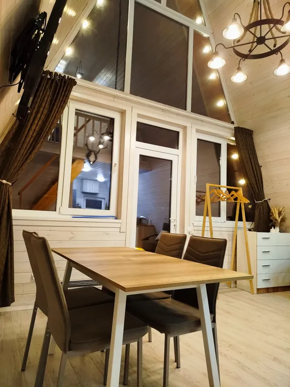 Уютный, вместительный А-фрейм с видом на горы