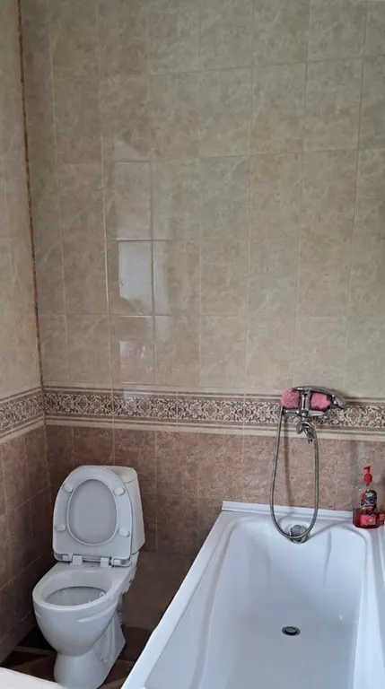 Уютный домик на берегу реки Кола