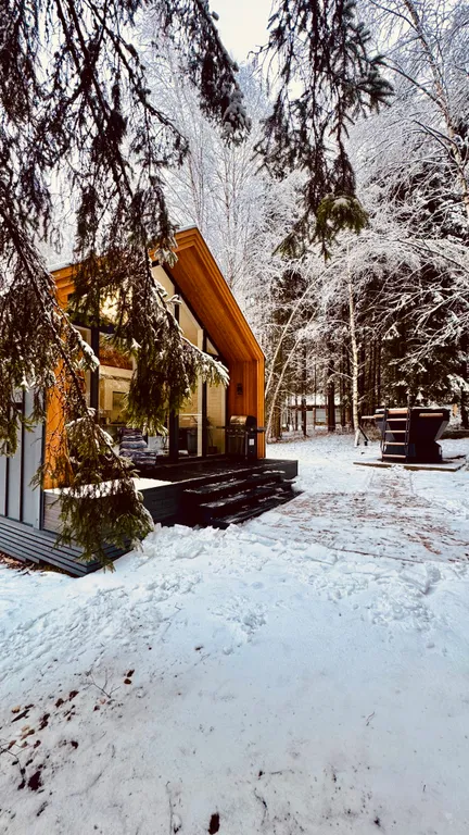 Дом с сибирским банным чаном в лесу