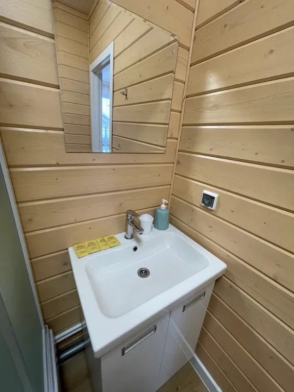 Студия апартаменты на берегу озера рядом с сосновым бором