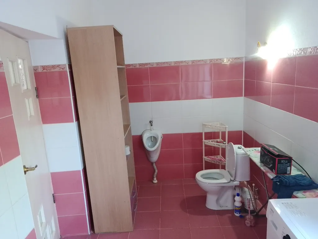 Уютный дом в пригороде с видом на море