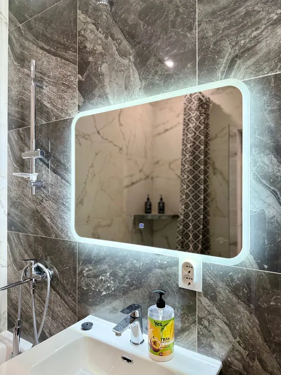 Евродвушка в центре города с красивом видом из окна