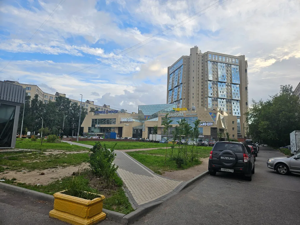 Просторная квартира в невском районе рядом с метро