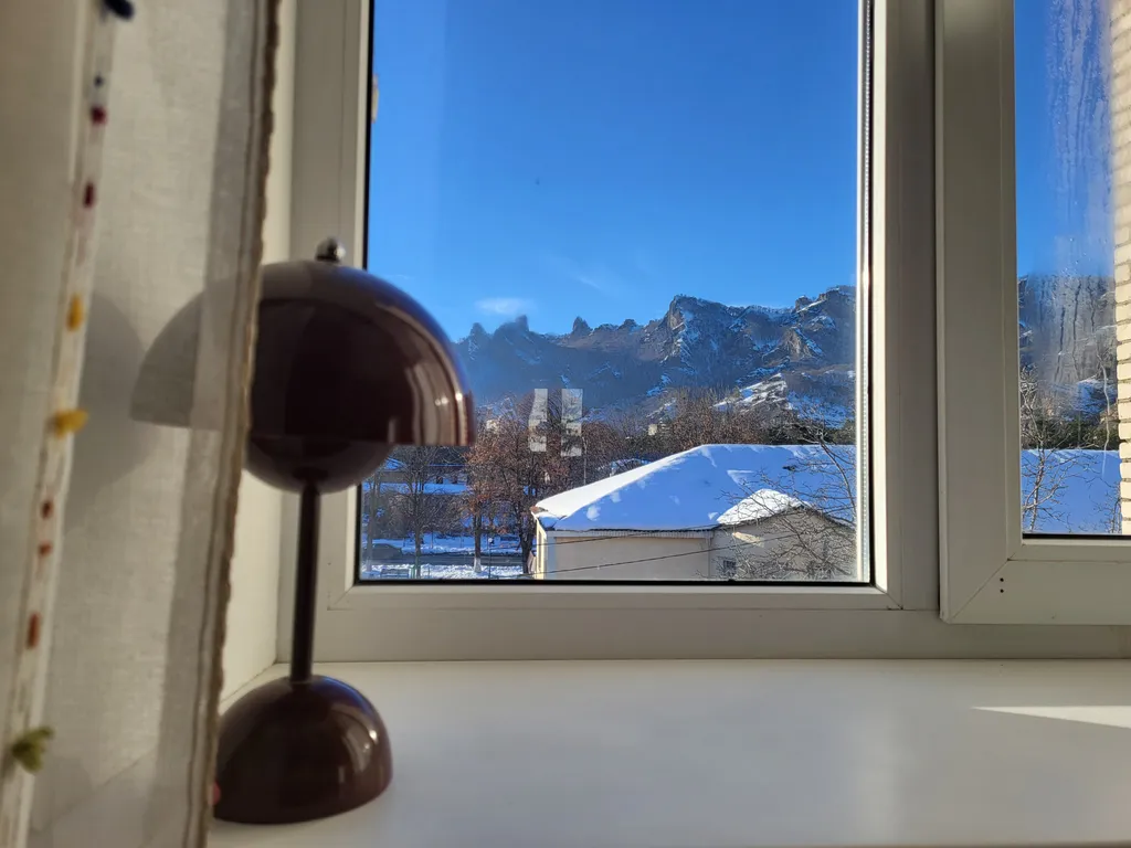 Квартира с видом на реку и горы