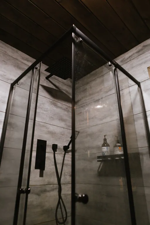 Домик в лесу вблизи от города в стиле A-frame