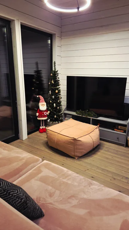 Коттедж под соснами