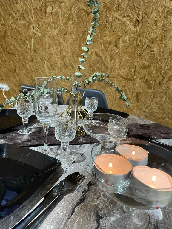 Уютный дом с видом на лес и железную дорогу