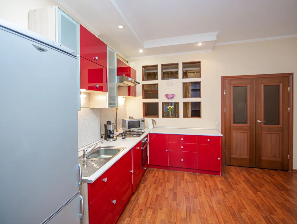 4BR Apartment next to St Isaak Cathedral