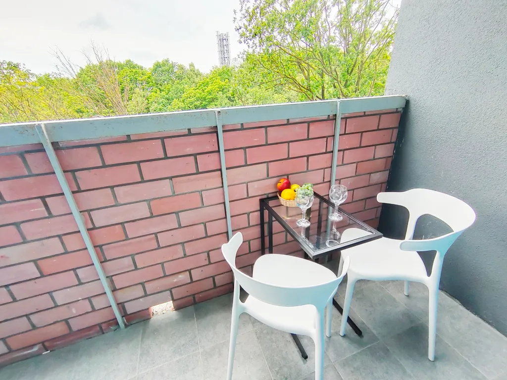 Светлая квартира с видом на рощу