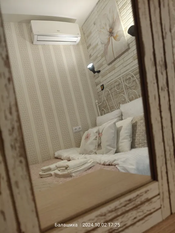 Уютная вместительная квартира с кондиционером краски акварели