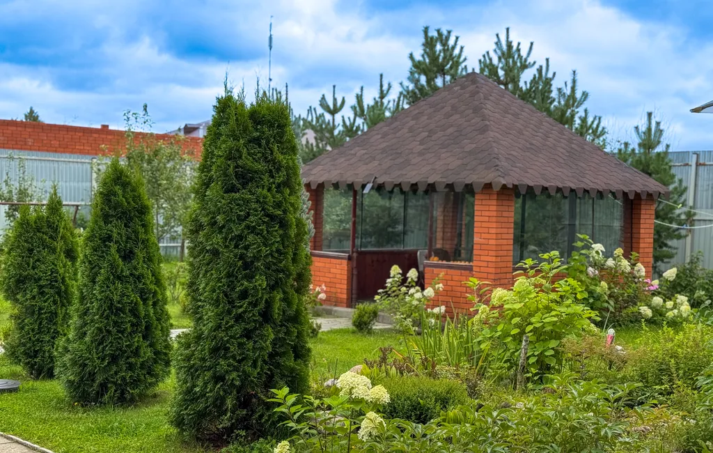 Уютный дом с большой территорией