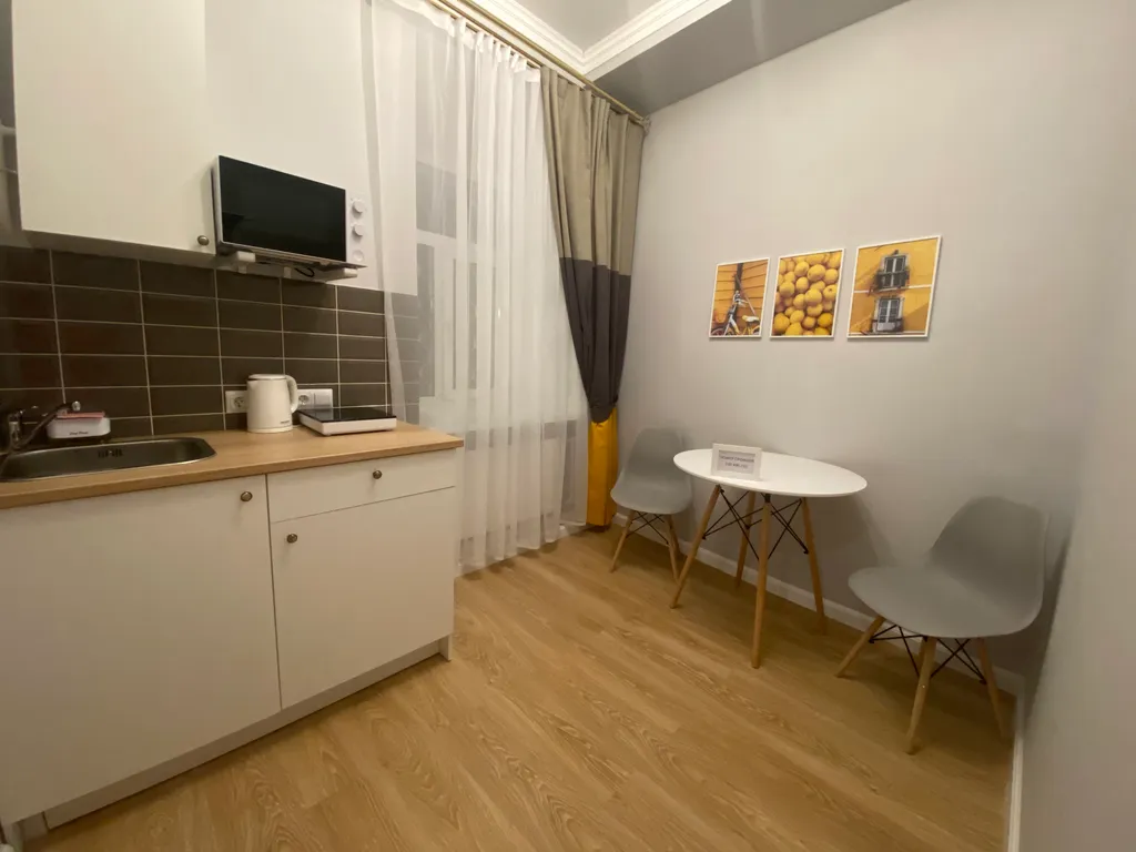 Квартира-студия Yellow в центре Санкт-Петербурга