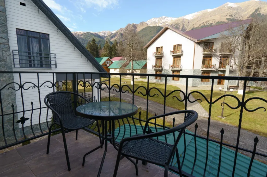 Коттедж с камином и видом на горы