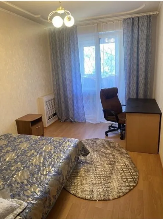 Трёxкомнaтная большая кваpтирa у паpка Гaгаринa