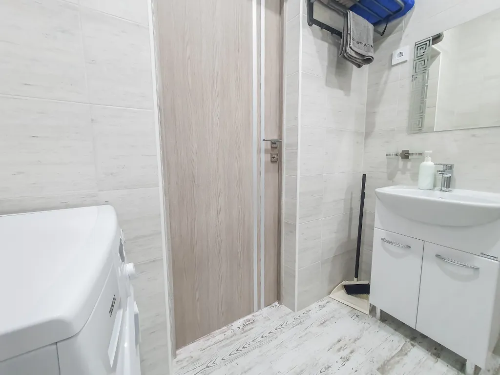 Отдельный дом с благоустроенным двором возле азовского моря