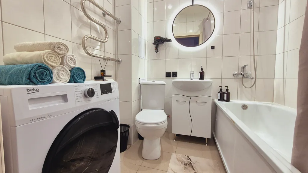 Новая студия Эльдорадо до Макси 5 минут ходьбы