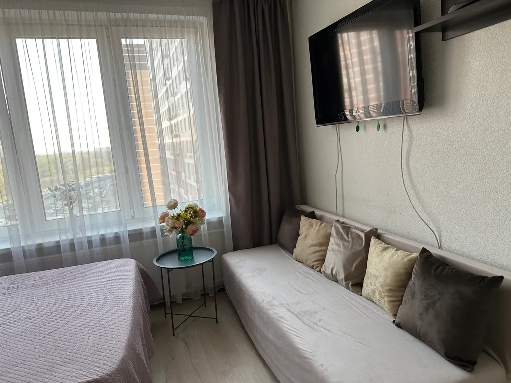 Стильная квартира студия с двуспальной кроватью