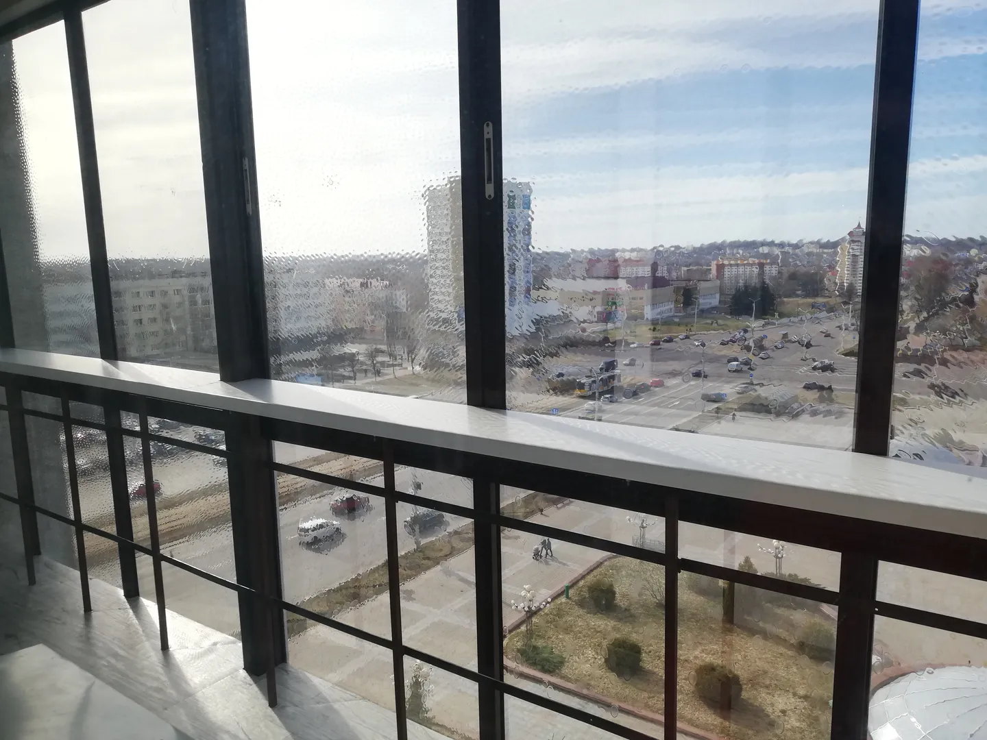 Панорамный вид с лоджии на Площадь Победы, на "Три штыка"
