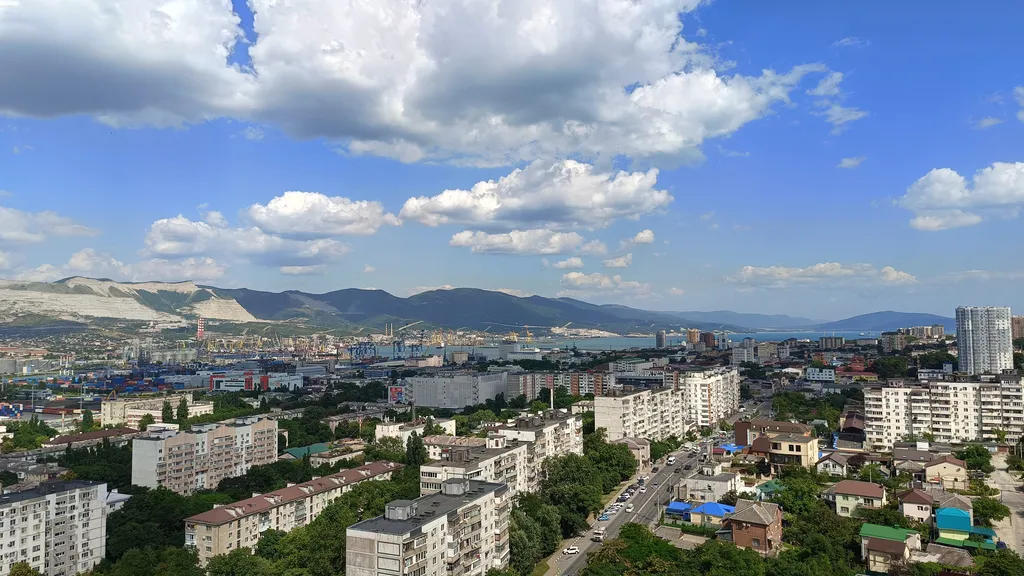 Уютная евротрешка с прекрасным видом на море и город