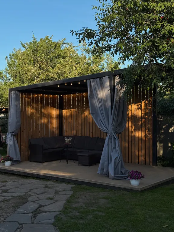 Коттедж Дом с дизайнерским ремонтом, террасой, баней, мангалом — аренда посуточно в Жлобин