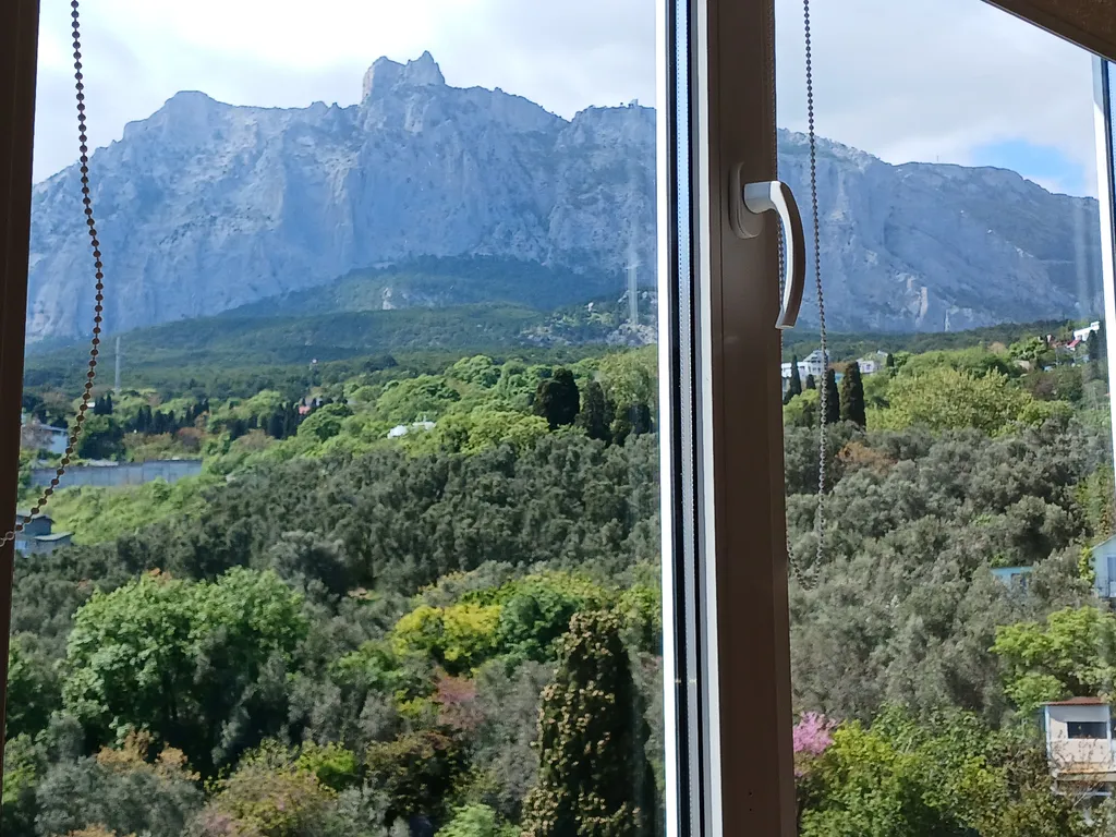 Уютная квартира с видами на море и вершины Ай-петри