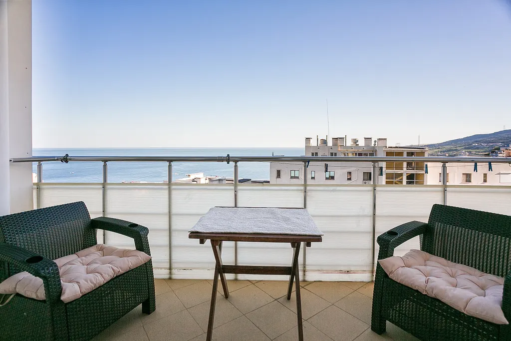 Апартаменты с видом на море и горы рядом с Артеком в Белом доме