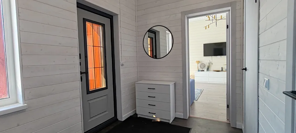 Дом рядом с озером