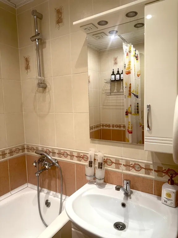 Светлая, уютная 2-комнатная квартира с отдельной детской комнатой