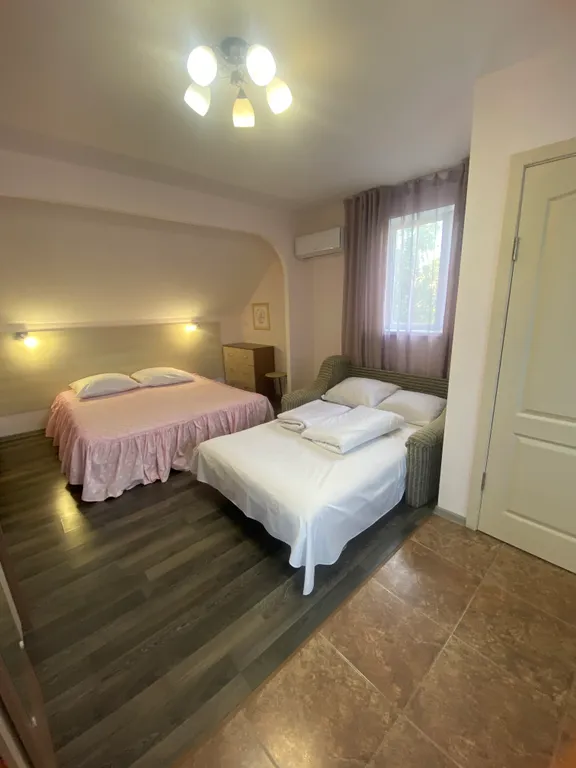 Квартира Уютная комната-студия с видом на сад — Севастополь