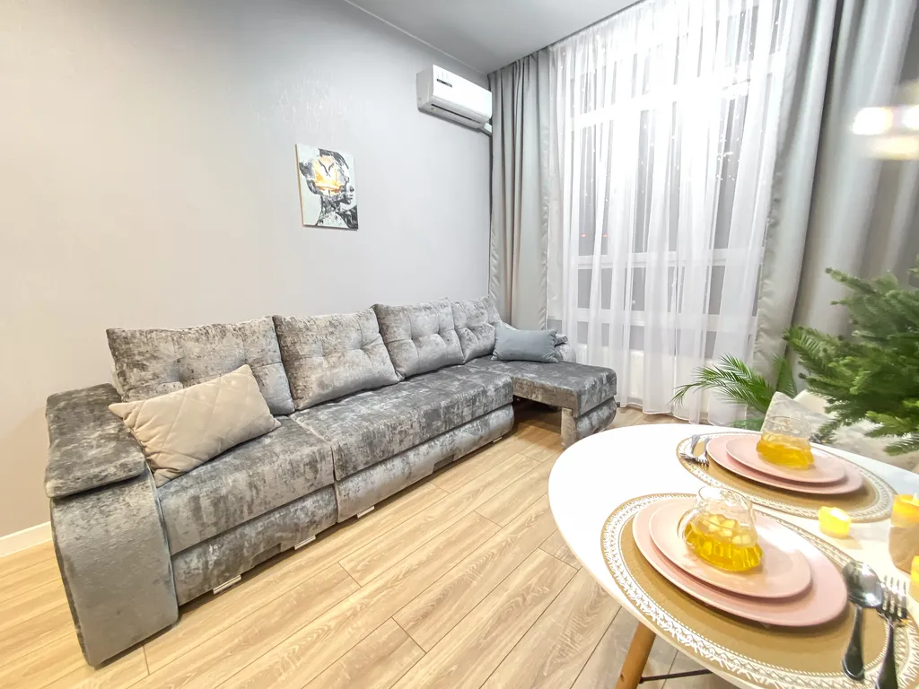 Студия с видом на город