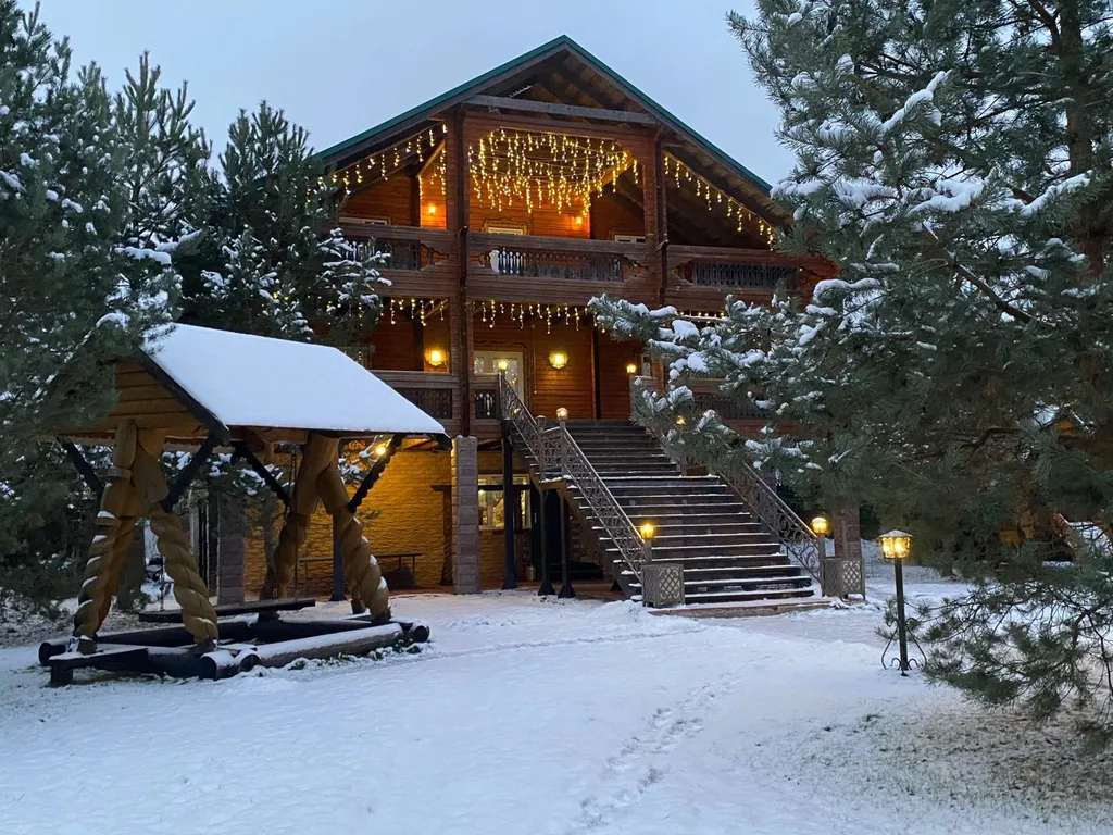 Деревянный коттедж с большой территорией рядом с городом — аренда посуточно в Тверь