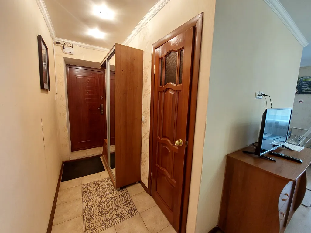 Двушка с планировкой трёшки. Микрорайон