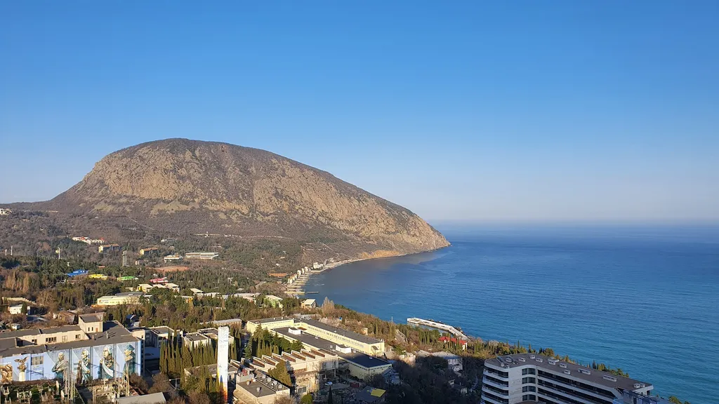 Новая дизайнерская квартира с прекрасным видом на горы